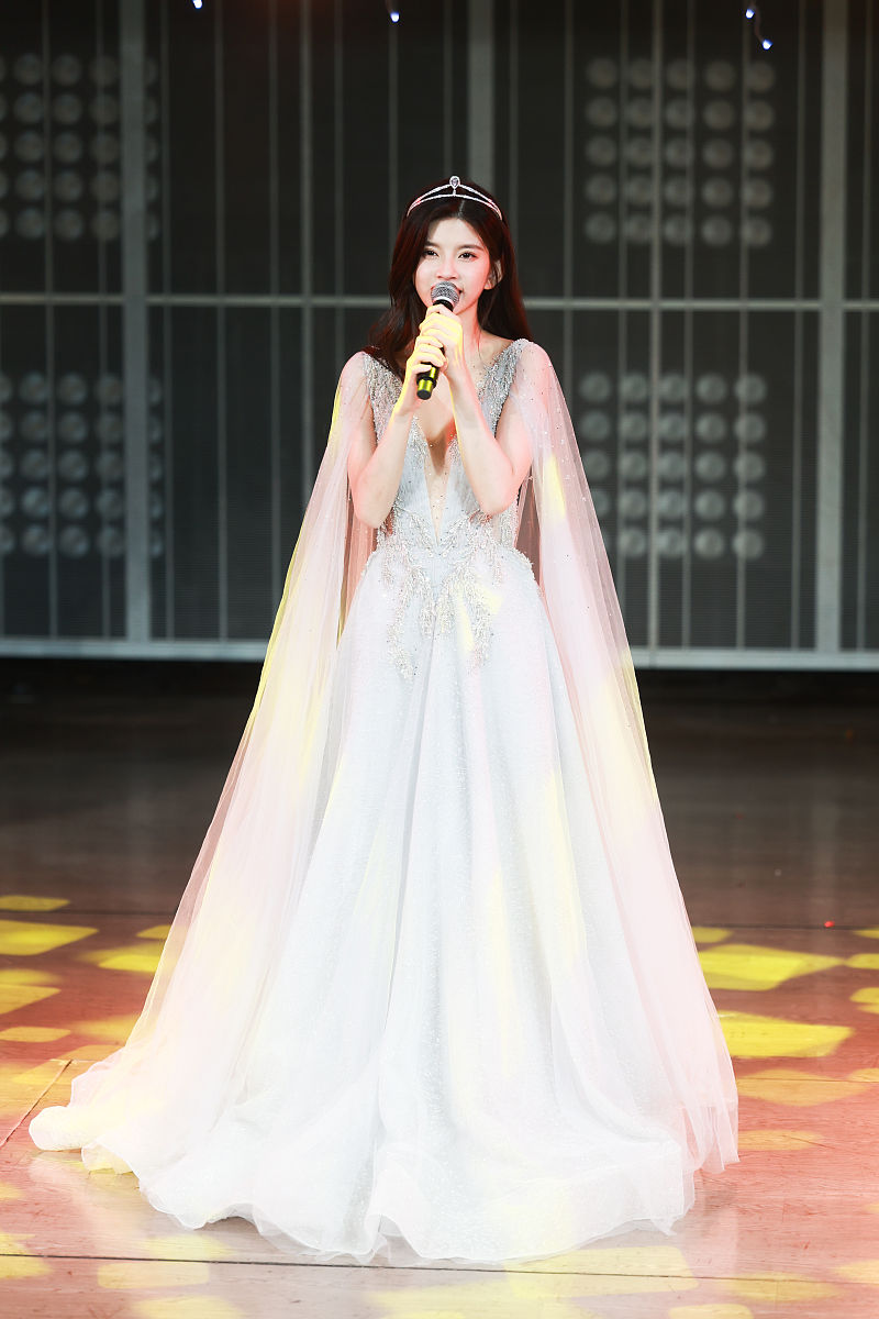 写一首蓝色红色鞋的歌