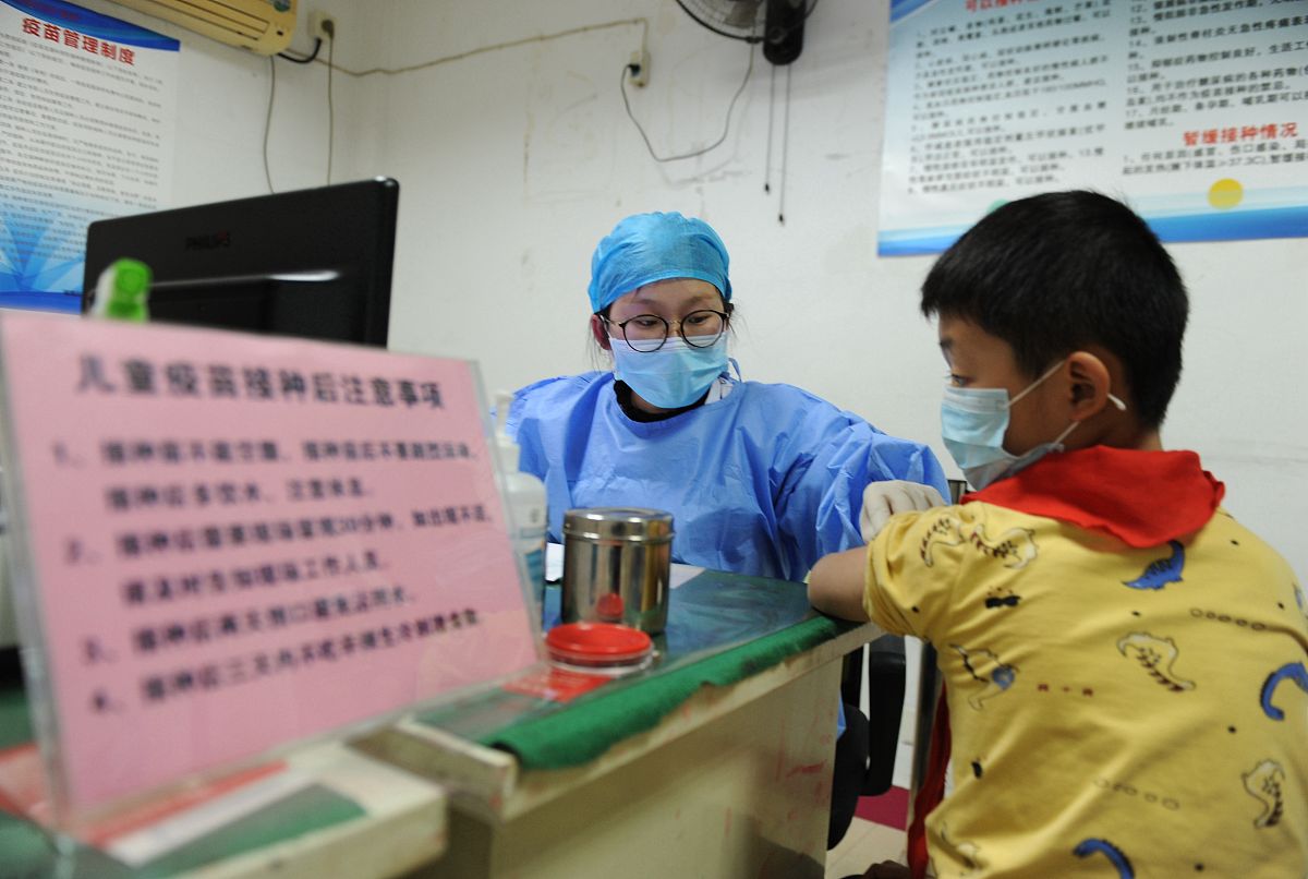 长沙县卫校新冠疫苗接种：保障师生健康，共同抗击疫情