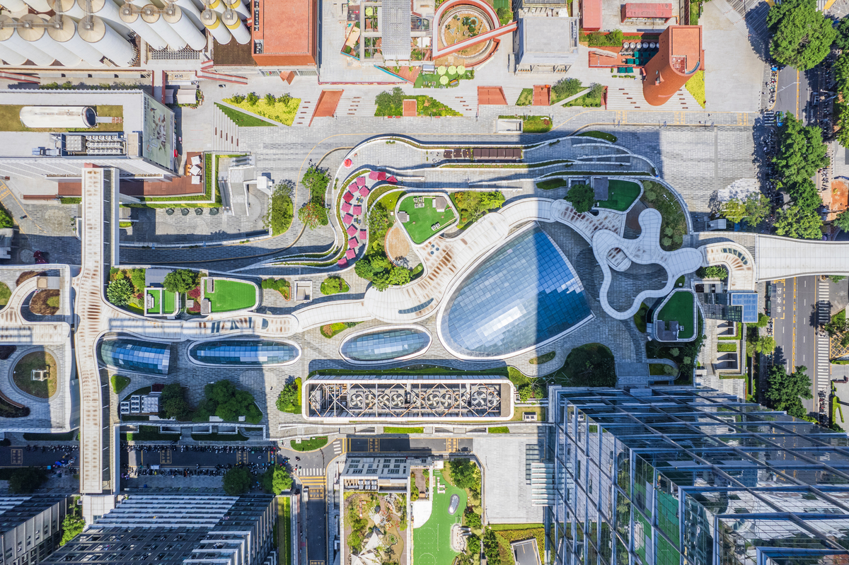 请将具备城市灰空间转变为公共活力空间的潜力优化下表诉