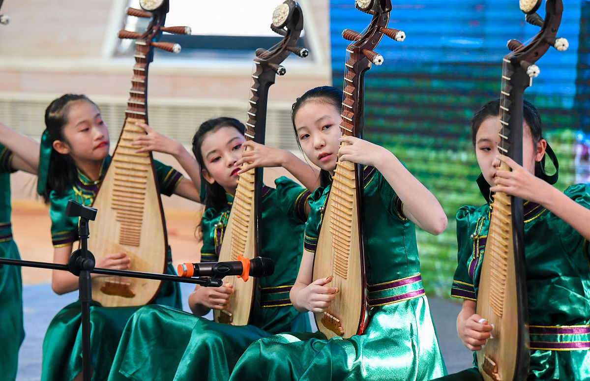 新时代青年与中国传统乐器及传统音乐一千字