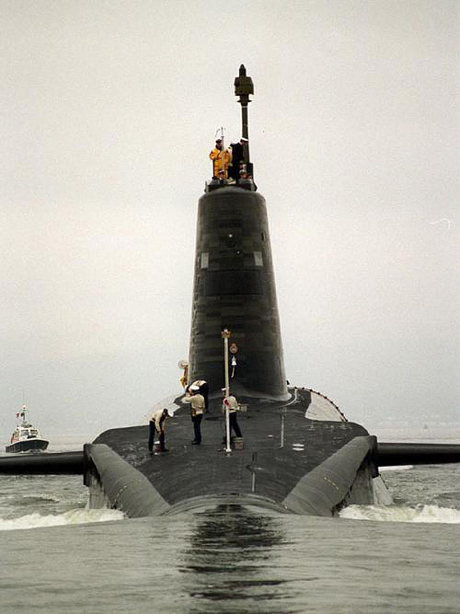 1996年12月12日,英国皇家海军的三叉戟潜艇vigilant号.