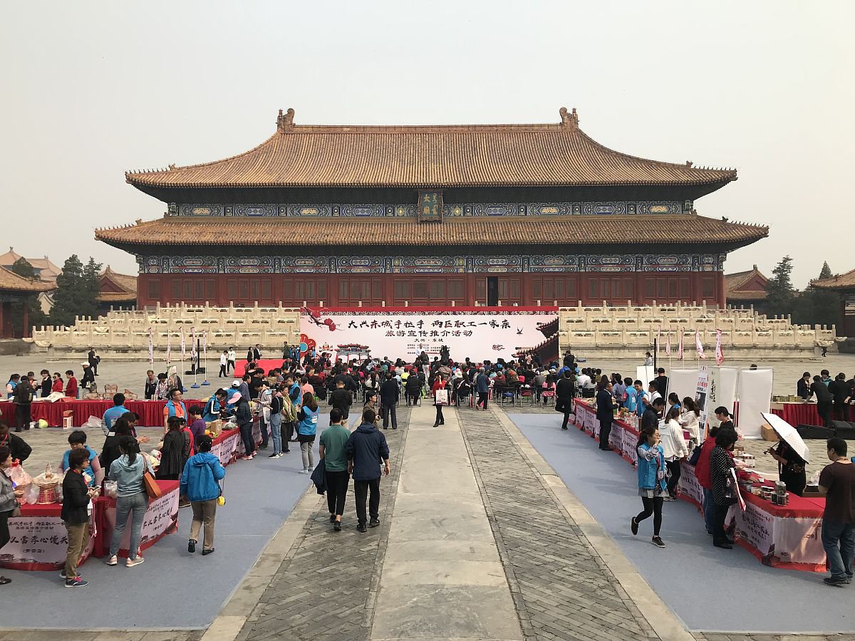 大学生旅游消费行为调查研究：影响因素及建议