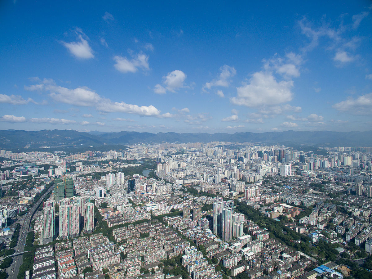 2015年11月23日,福建省福州市,无人机航拍福州市区,福州天气晴好现"福