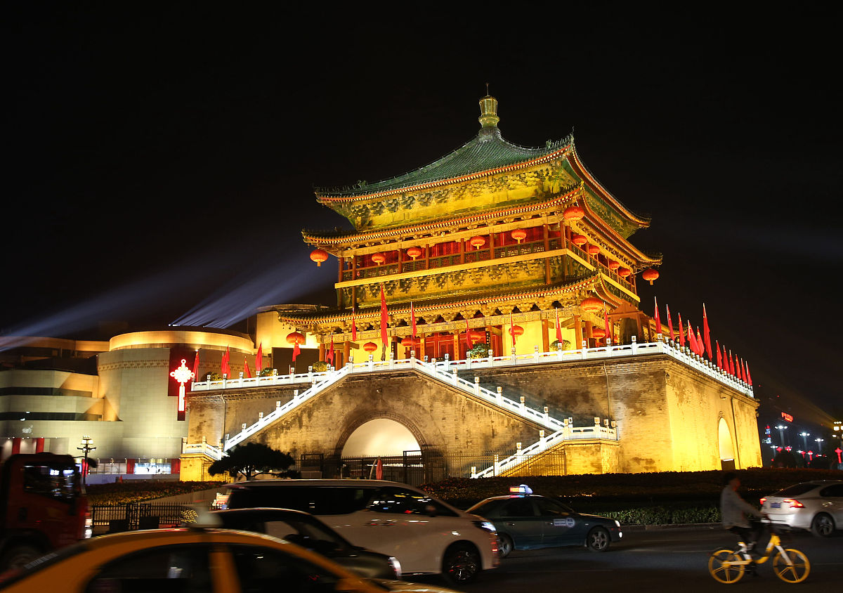 2020年9月23日,陕西省西安市,古城西安五星红旗飘飘迎国庆.