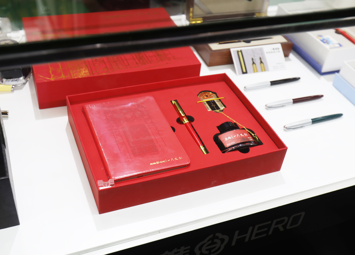 高端烟条包装礼品茶：一个月用量，精制茶叶，完美礼品选择