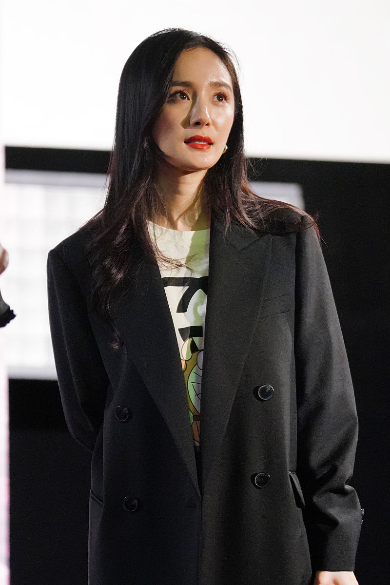 2021年2月25日,上海,杨幂现身《刺杀小说家》路演.杨幂