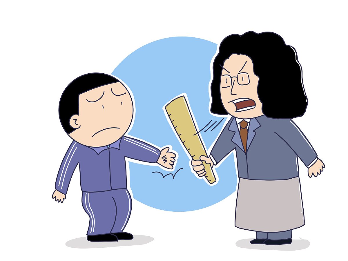 官方通报"小学生排队被老师竹板打手",原因曝光!这样处理涉事老师