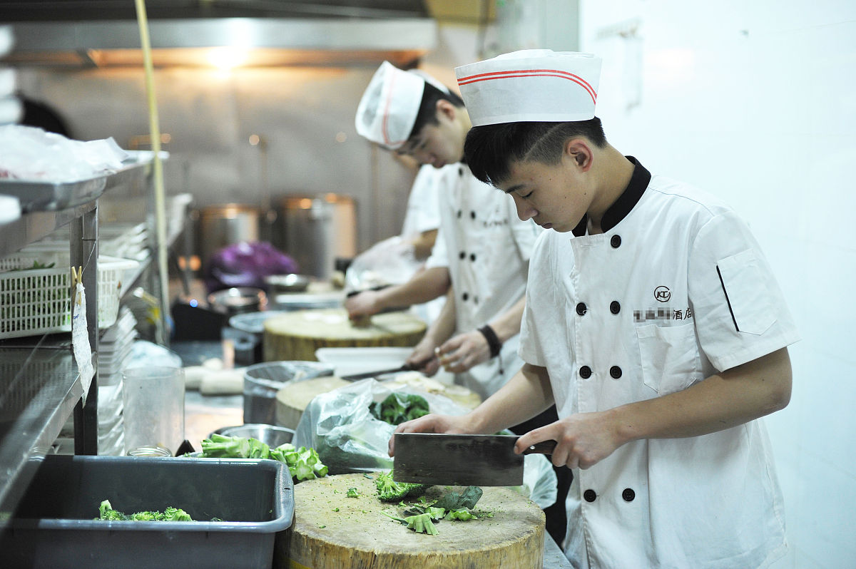 男孩子初中毕业未考上高中学厨师好不好？