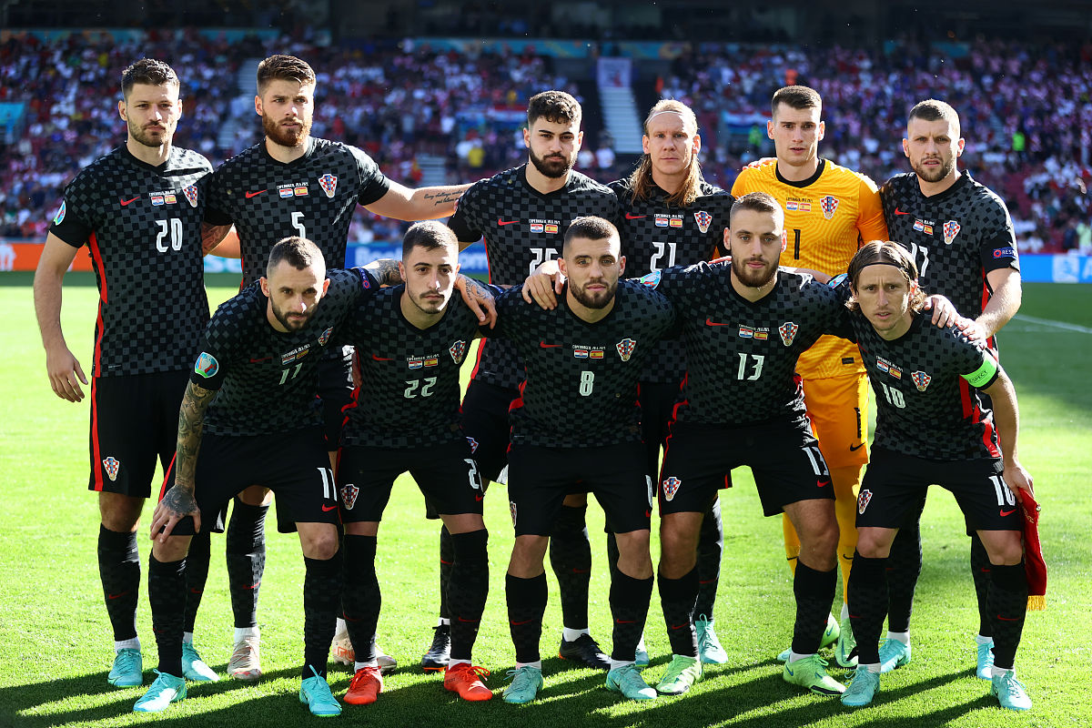 莫德里奇 vs 托尼克罗斯：谁是更强大的中场大师？