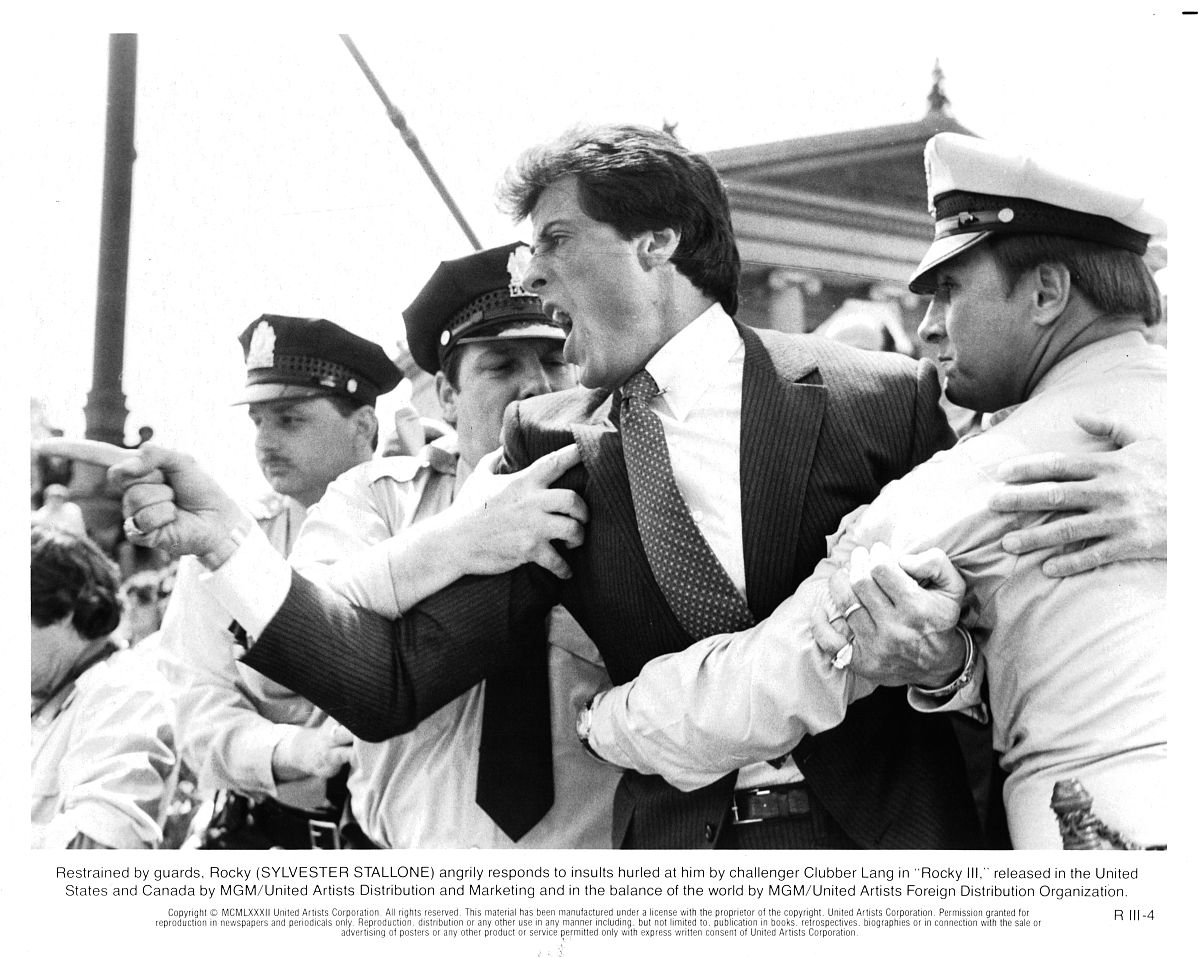 对1981年埃及总统萨达特阅兵场遇刺事件发生经过进行描述