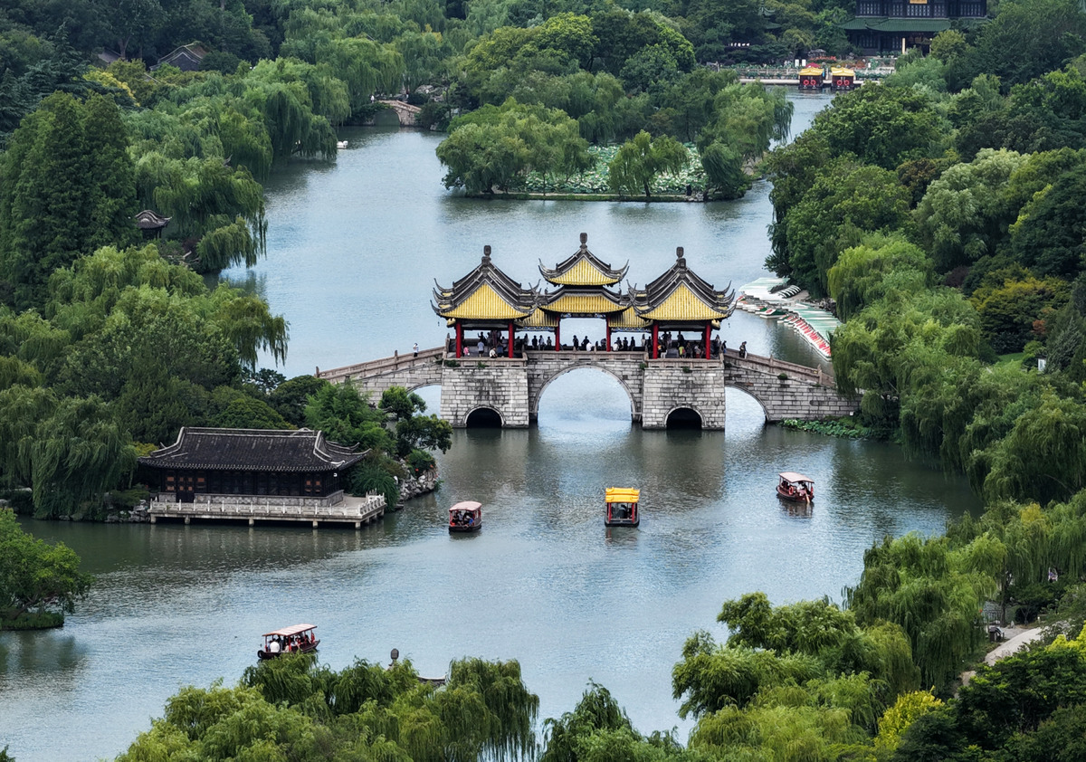 同学们通过初一下学期世界地理的学习相信你已经初步掌握了学习区域地理的方法下面请从地理的视角介绍我们的家乡扬州100到200字