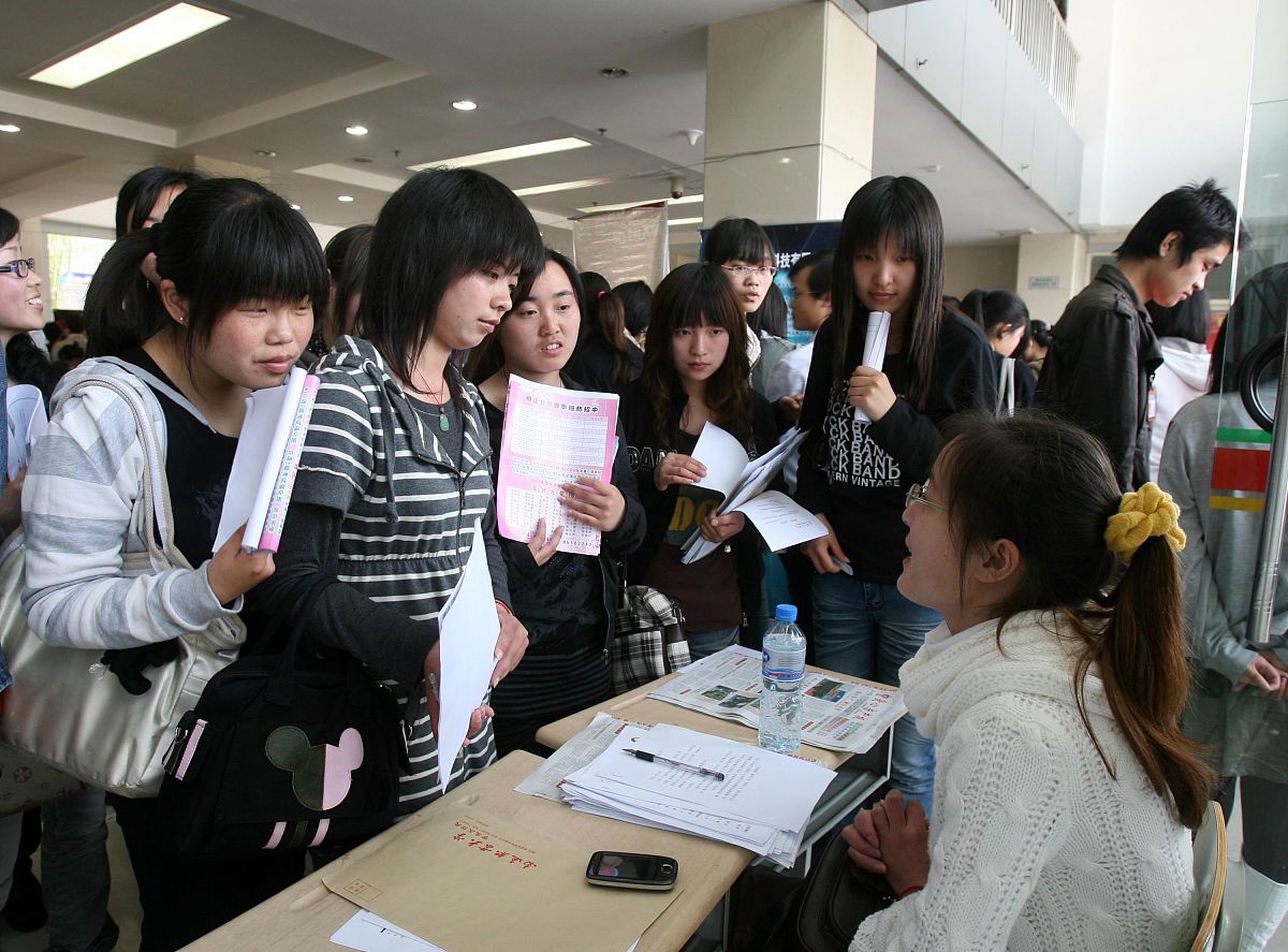 大学生寒假回访母校实践活动的总结关于经验和建议方面