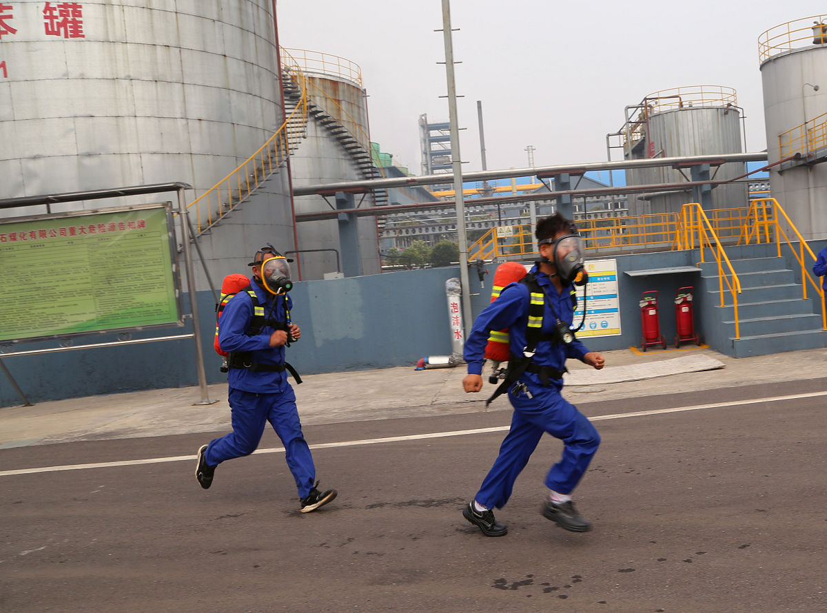 受限空间内氢气爆炸防护技术