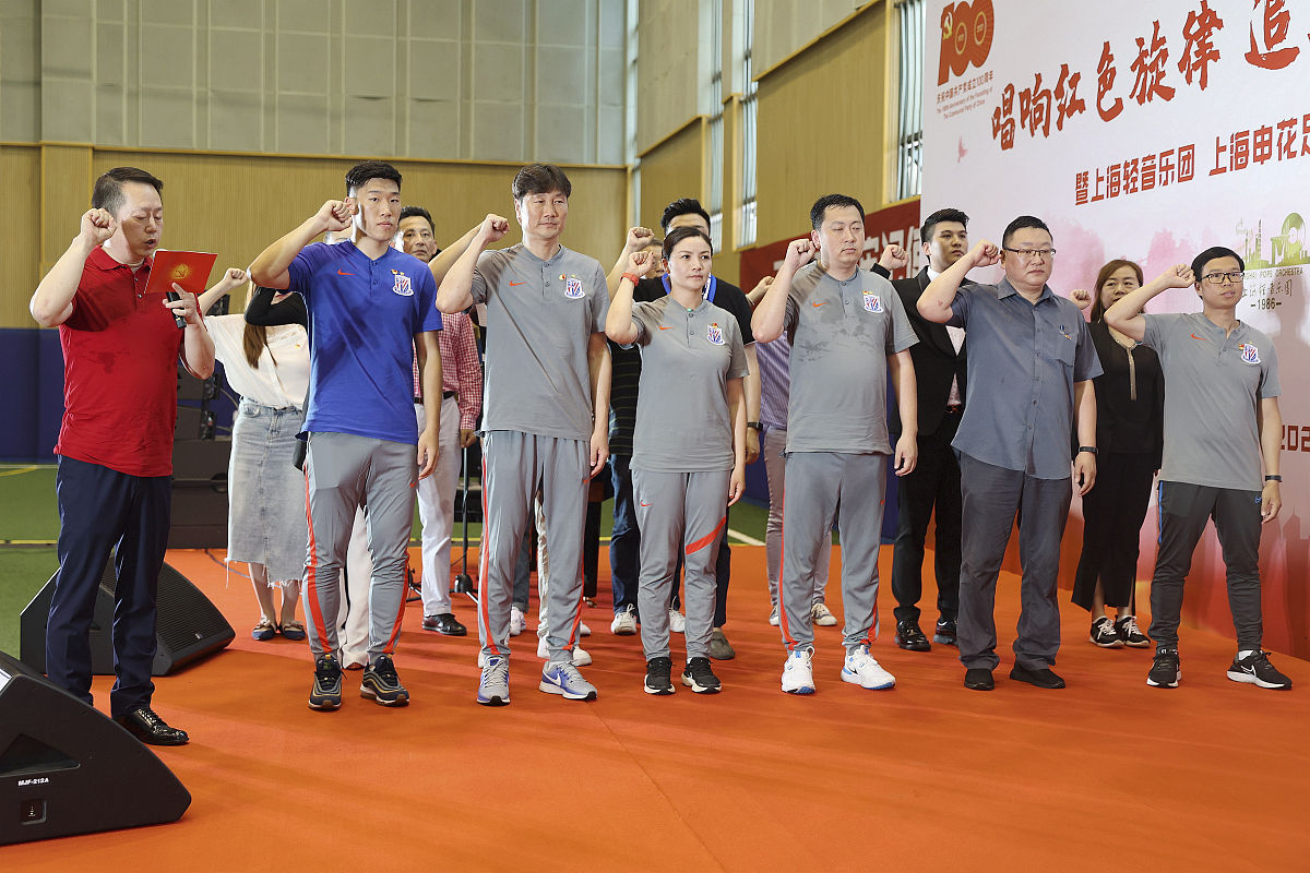 企业足球友谊赛：老将风采，友谊第一，比赛第二