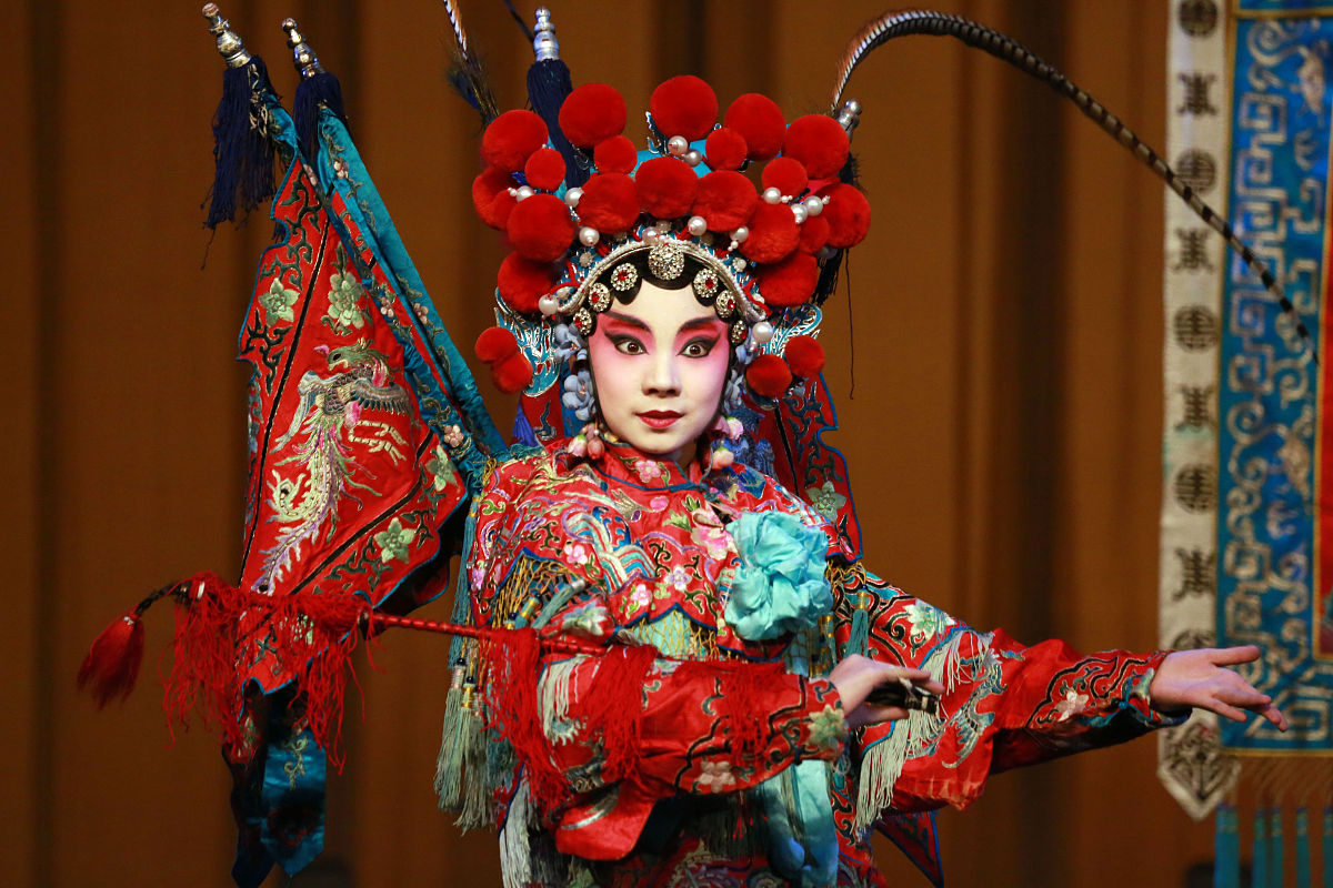2019年3月14日,沈阳,舞台上京剧《女杀四门》中演刘金定的苏睿涵英姿