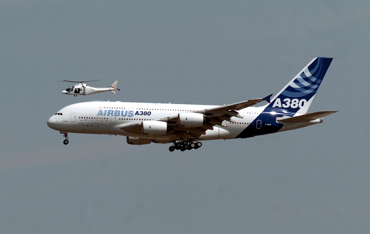 昆明台湘航空科技学校学费：国内生1.5-2万，外籍生2.5万左右