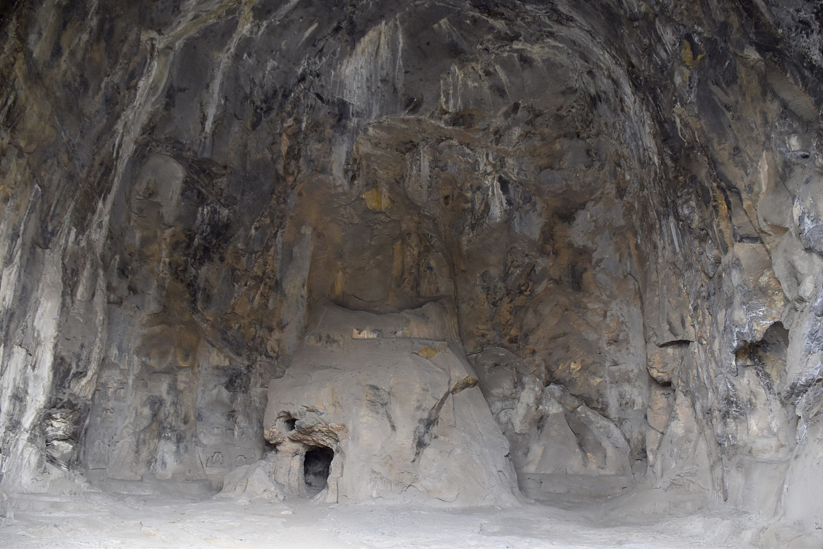 我去洛阳旅游 帮我写发微信朋友圈的文案