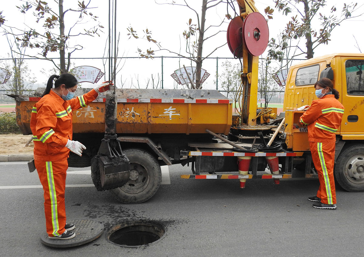 南城项目工作简报：加强路面卫生保洁、工人安全意识及巡回保洁