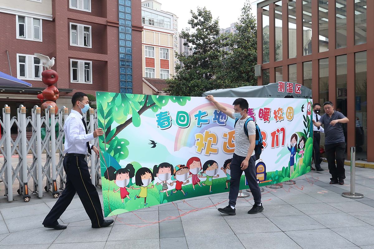 请帮我撰写一份大学文化节活动策划主办单位：河北政法职业学院；活动地点：河北政法职业学院校本部操场；活动时间暂定为x0x；活动名称：第一届学院社团文化节；活动目的：为进一步丰富校园文化展示校园社团风采促进学校社团更好的发展更好展现学校风采让学校全体师生更进一步了解社团走近社团融入社团；内容要求：希望可以借鉴其他高校的文化节案例参考其活动内容要求活动丰富具有较强的实施性。