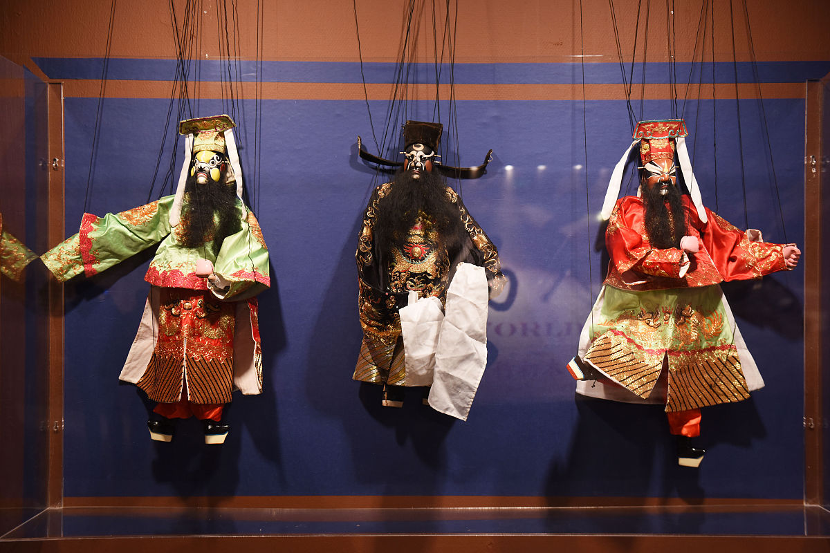 2016年1月21日,北京,在中国美术馆正在展览的"偶人世界 徐竹初木偶雕