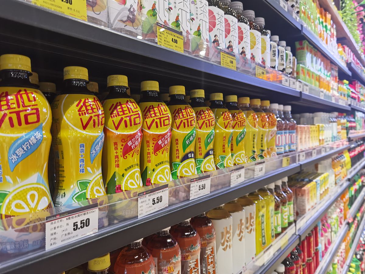 精简点宣传短文到桃心岛超市选购养胃饮品系列有乳酸菌味牛奶香蕉牛奶草莓