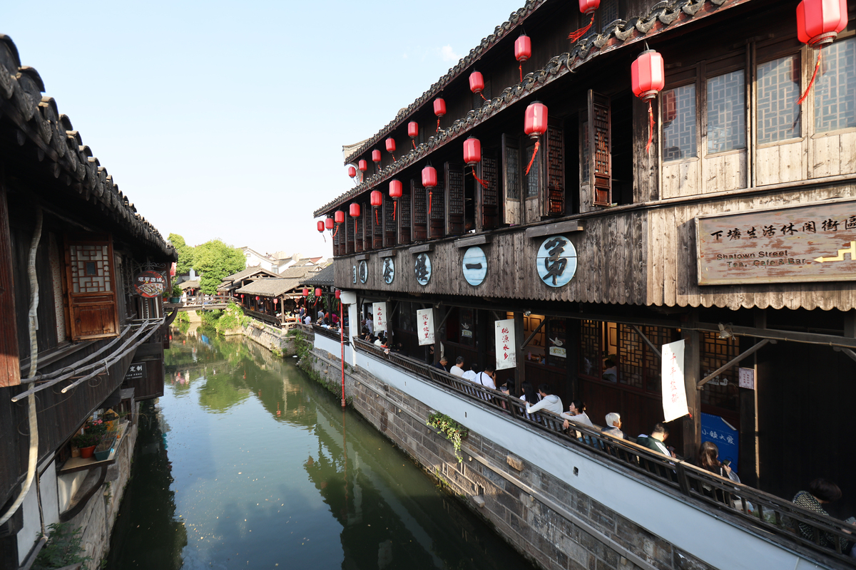 上海郊区旅游指南：探秘古镇、石库门和中央公园
