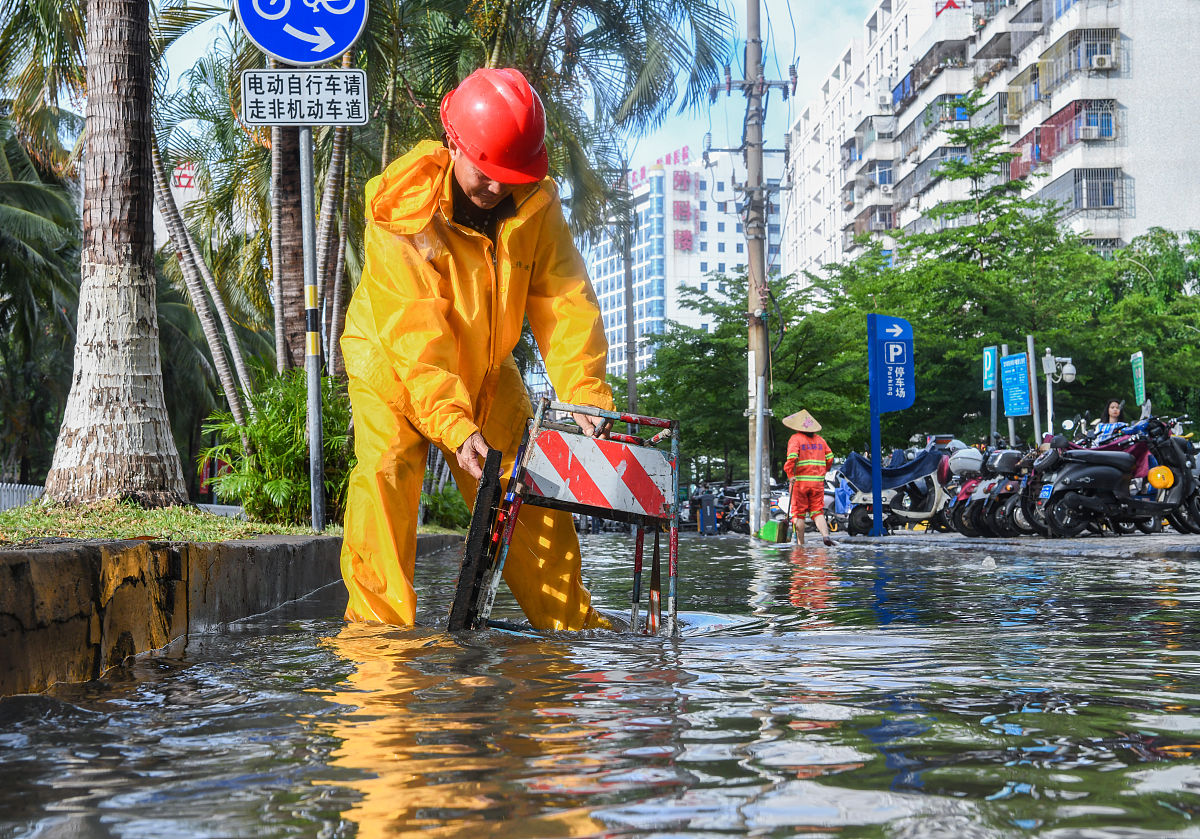 园区台风前安全巡查：抽水泵故障及时处理，B幢楼顶漏水已修复