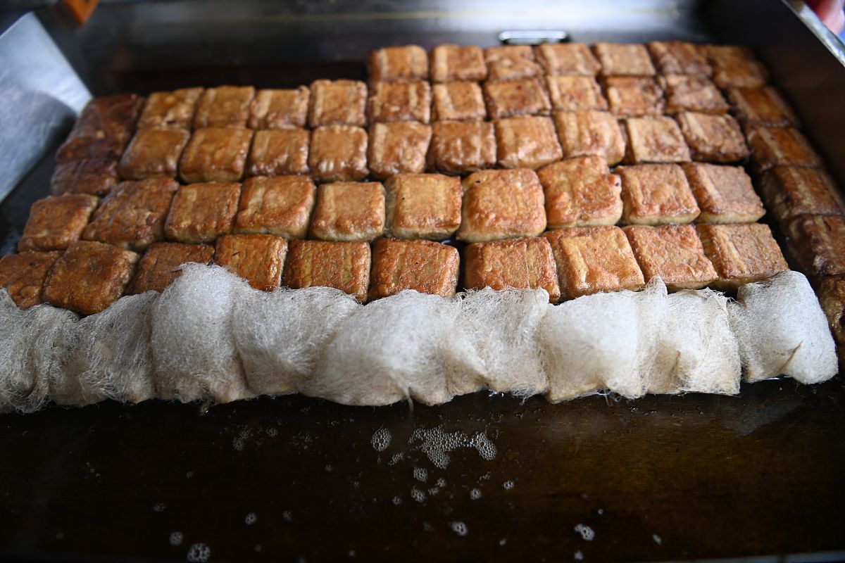 宏村美食纪录片解说词：探寻古村落独特饮食文化
