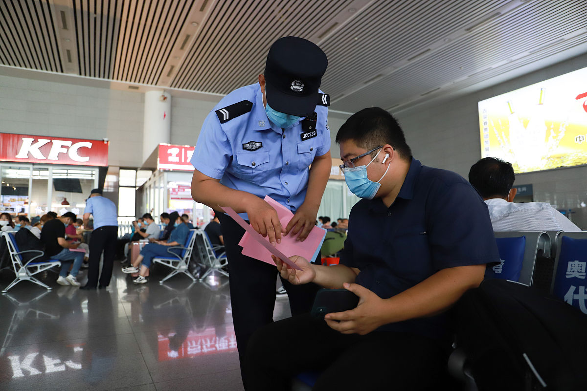 你现在身份是写作人员请对下段内容降重保持其原意不变：应当加大对电信诈骗犯罪的侦查和打击力度建立专门的执法机构或部门集中力量打击电信诈骗犯罪团伙。
