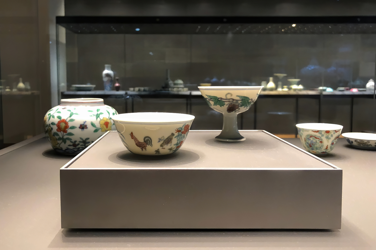 我从南京出发想参观陶瓷相关的博物馆。有哪些推荐他们都在哪个城市？