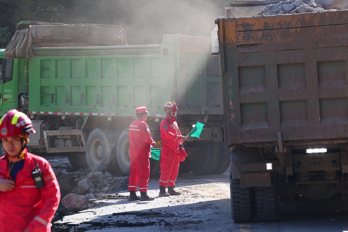 土方运输车安全注意事项：从隐患分析到执行效果评估