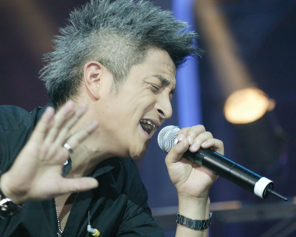 2007年 10月 20日 , 南京 , 快乐 男生 全国 巡回 演唱 南京站 . 吉杰