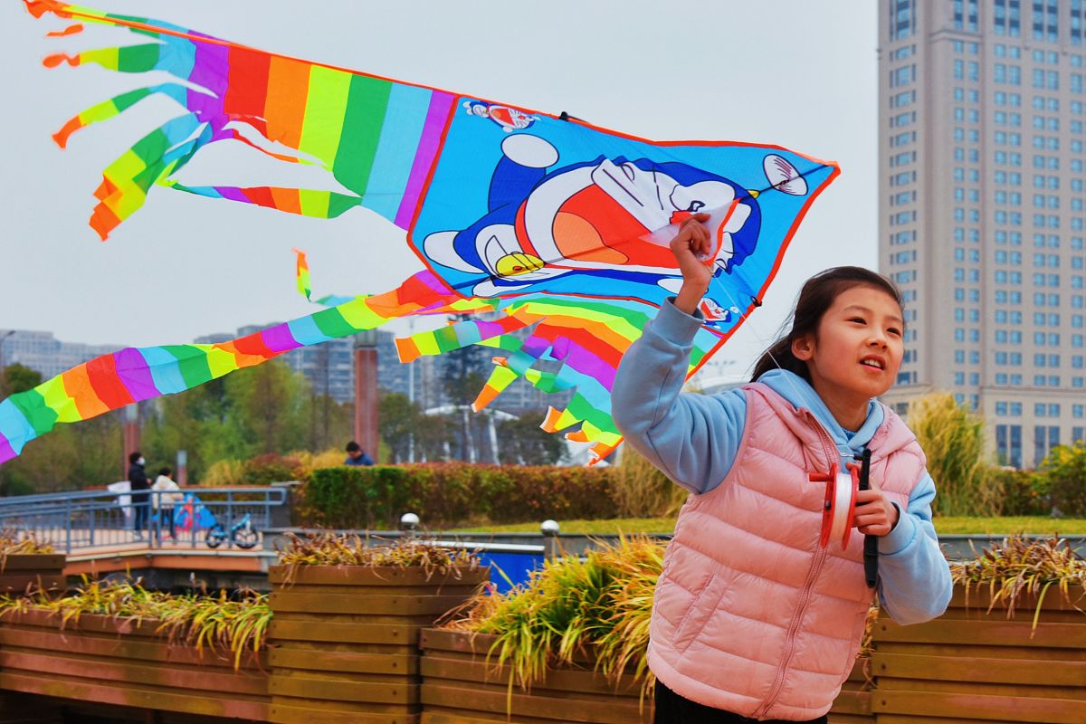 在团日活动中我们春日采风感受到青春活力绘画理想风筝让我们正视自我理想提高了奋斗意识扩写