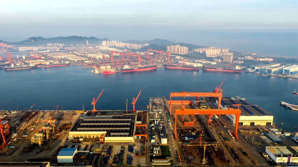 青岛市矿产资源对经贸发展的影响 - 经济增长、外贸和产业升级