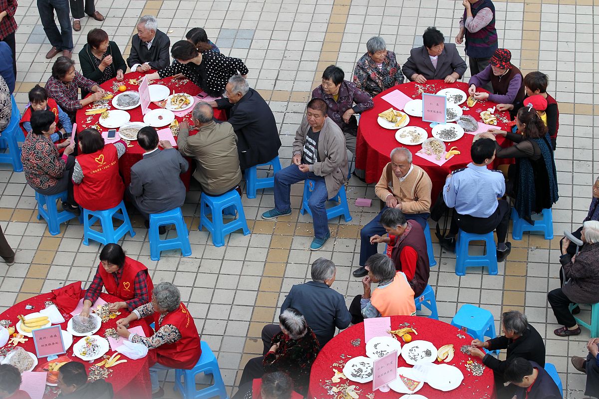 重阳节活动请示：组织离退休老同志农家乐郊游