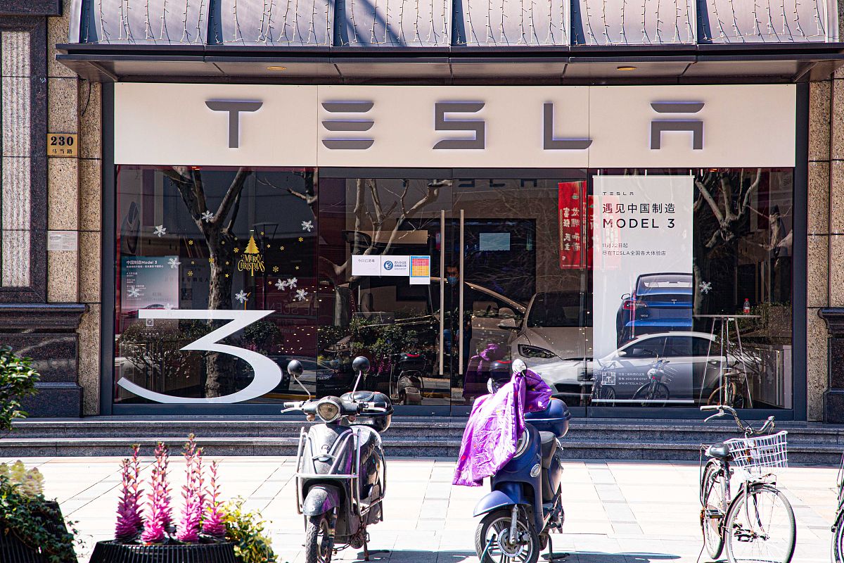 你是一个专业导游上海周边推荐几个自驾游景点车是model 3当天来回