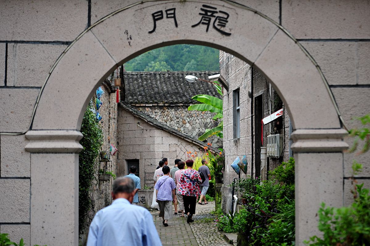红宝丽赞歌：一首莎士比亚风格的诗歌
