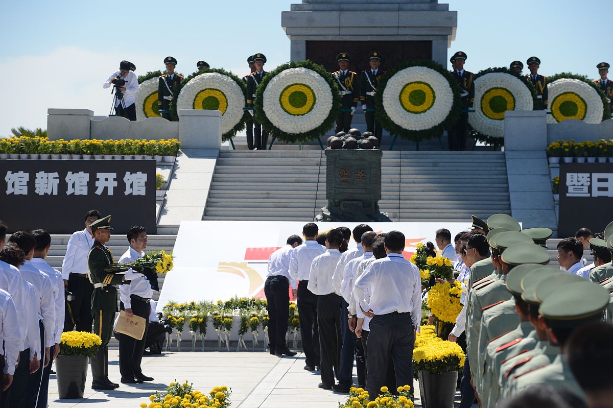 2015年8月15日,辽宁省阜新市举行阜新"万人坑"死难矿工纪念馆新馆开馆