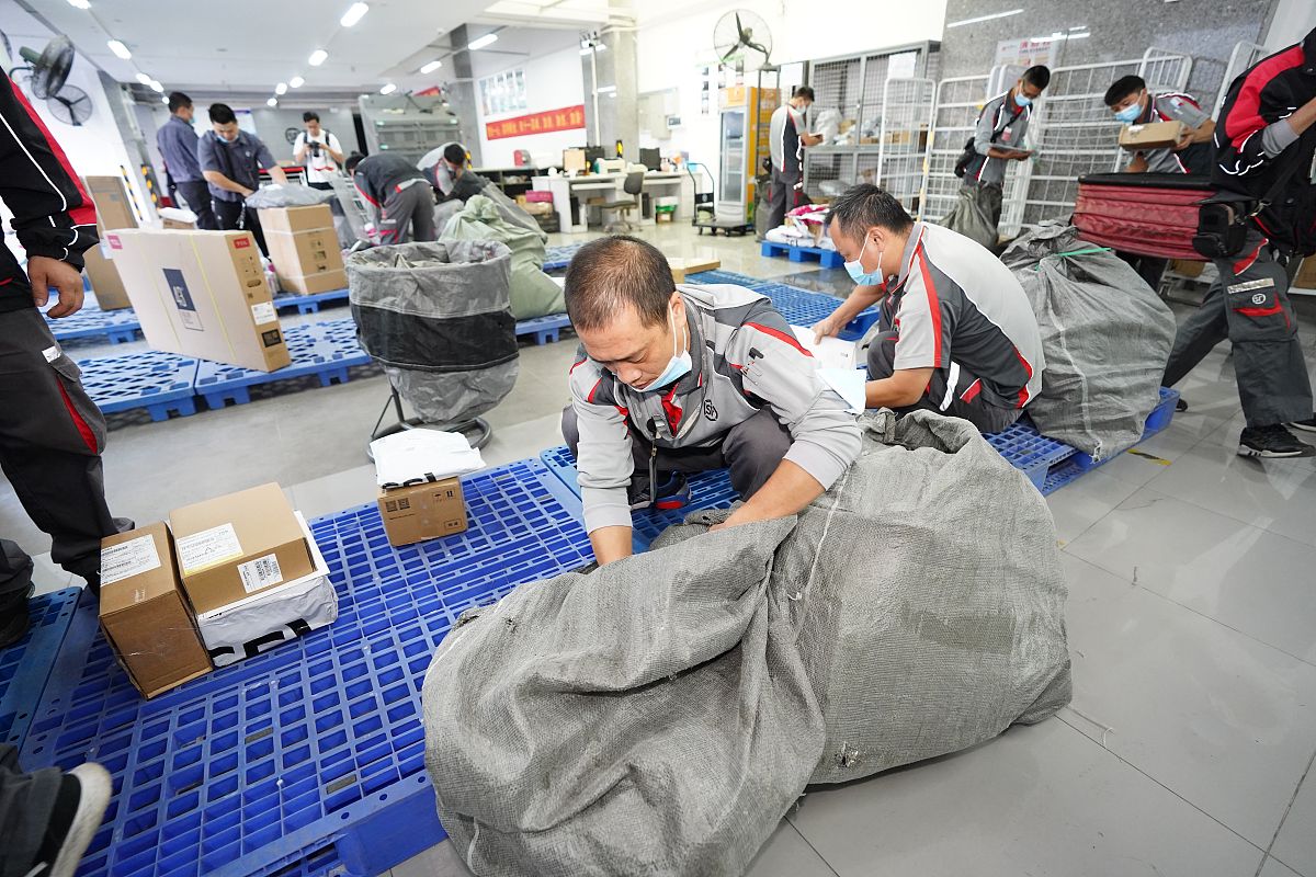广东工商职业技术大学菜鸟驿站客户服务满意度调查：安全性低、宣传力度不够、效率低下、收费过高、服务态度不好、需求人群不够。问题及分析