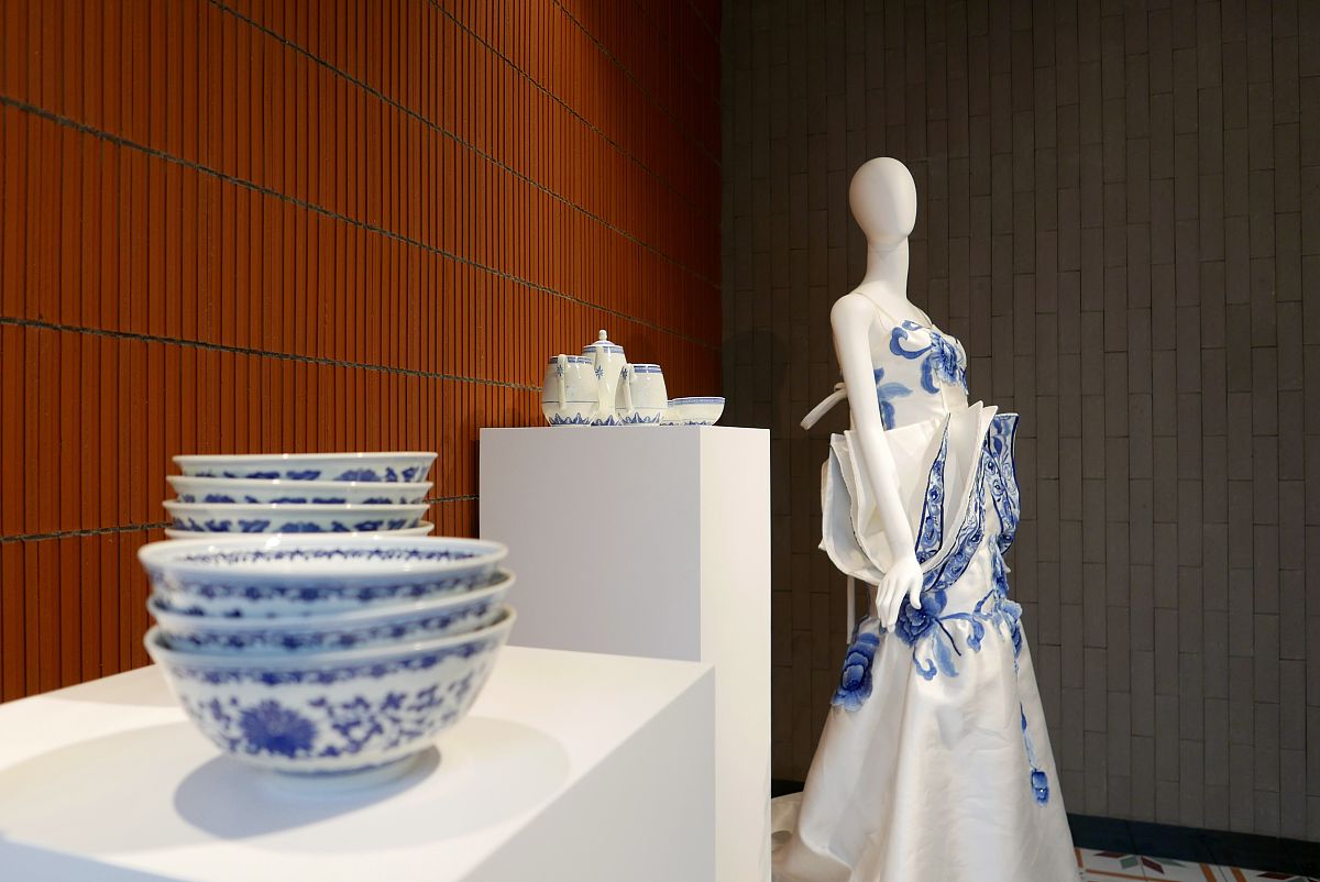 挑战与创新，勇气与美丽：青花瓷建筑的哲学精髓