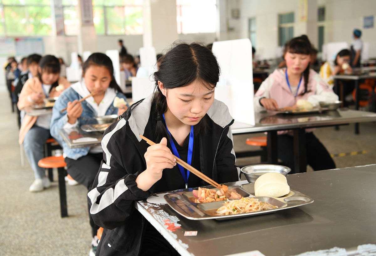 成都市特殊教育中等职业技术学校中餐烹饪专业受欢迎吗？就业前景、学习内容及环境分析