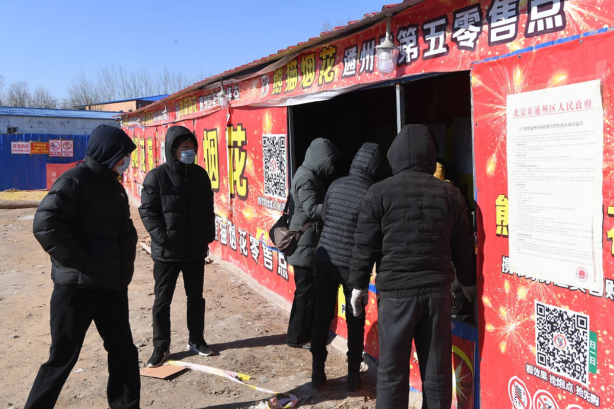 沙河市老百姓有困难怎么联系媒体曝光？要求：写一篇1000字左右的文章不能出现电话。