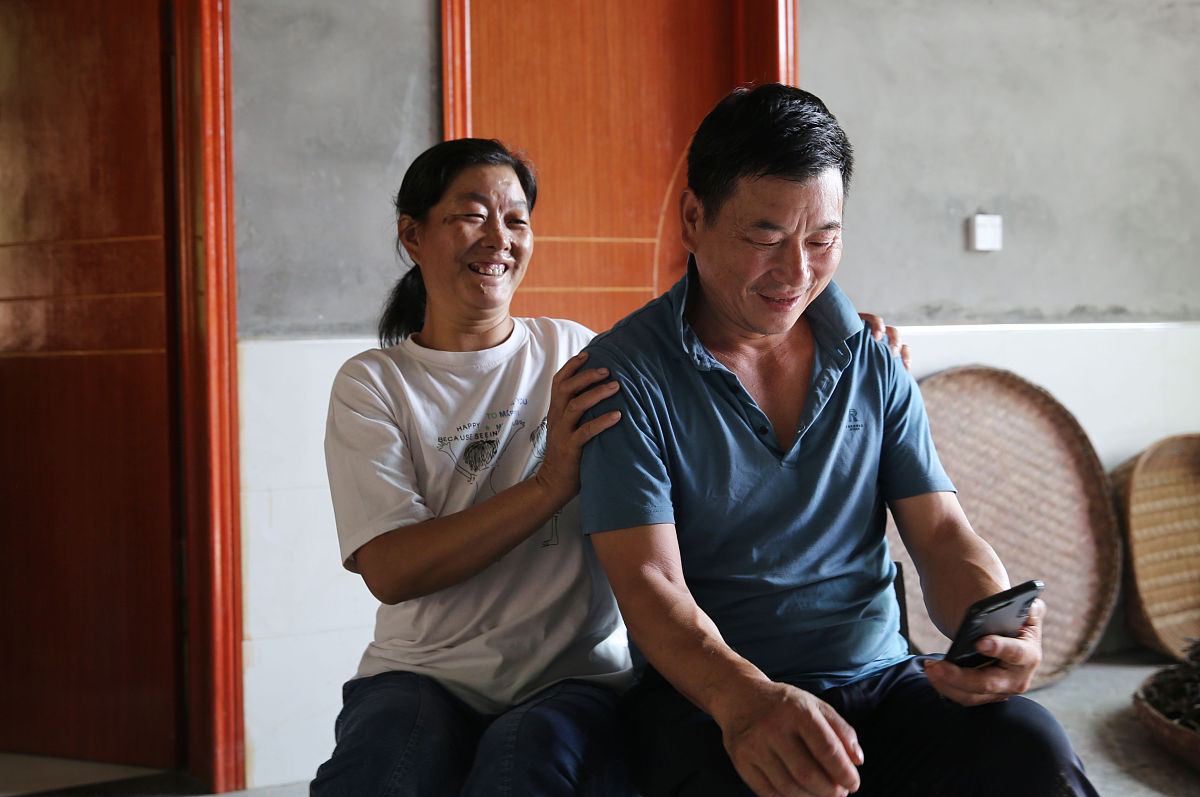 男人坐牢回来找了个女人应该想他女儿吗？