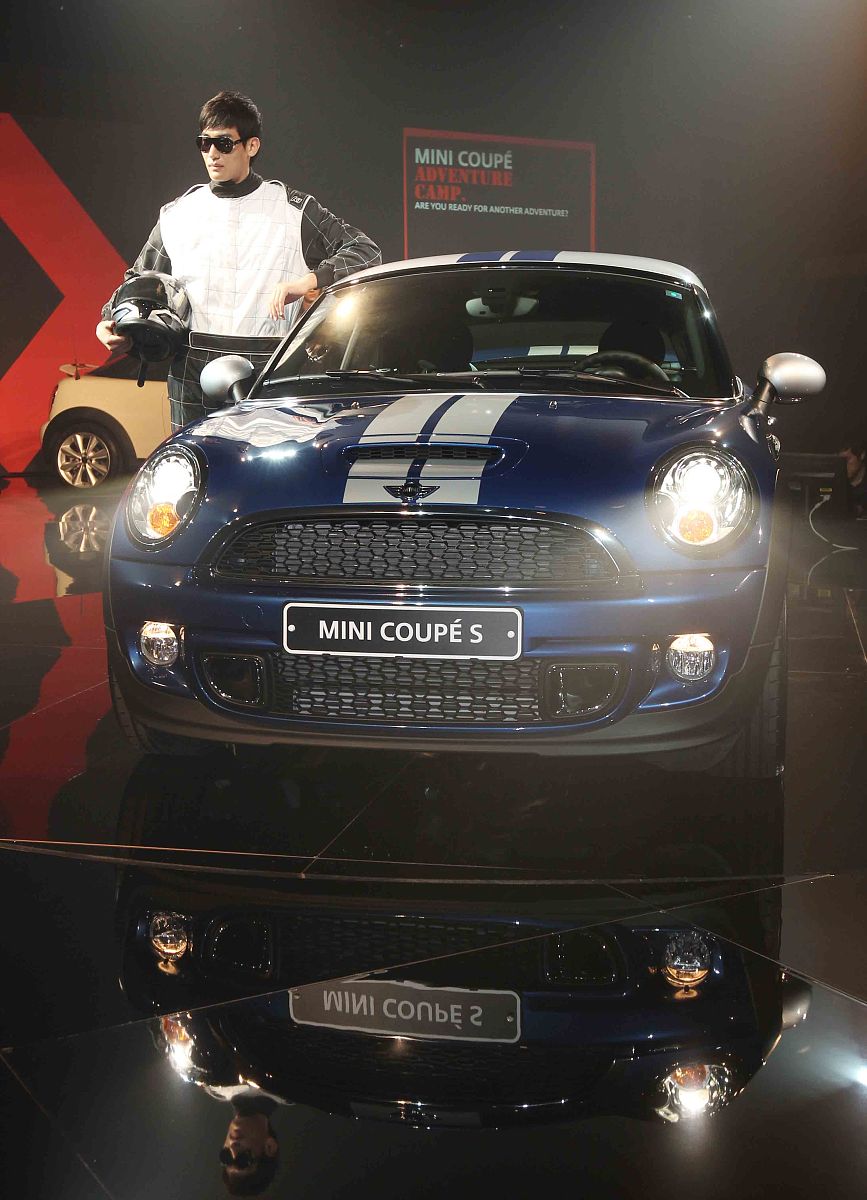 2011年11月8日,宝马的全新mini coupe在韩国正式上市.mini coupe搭载1