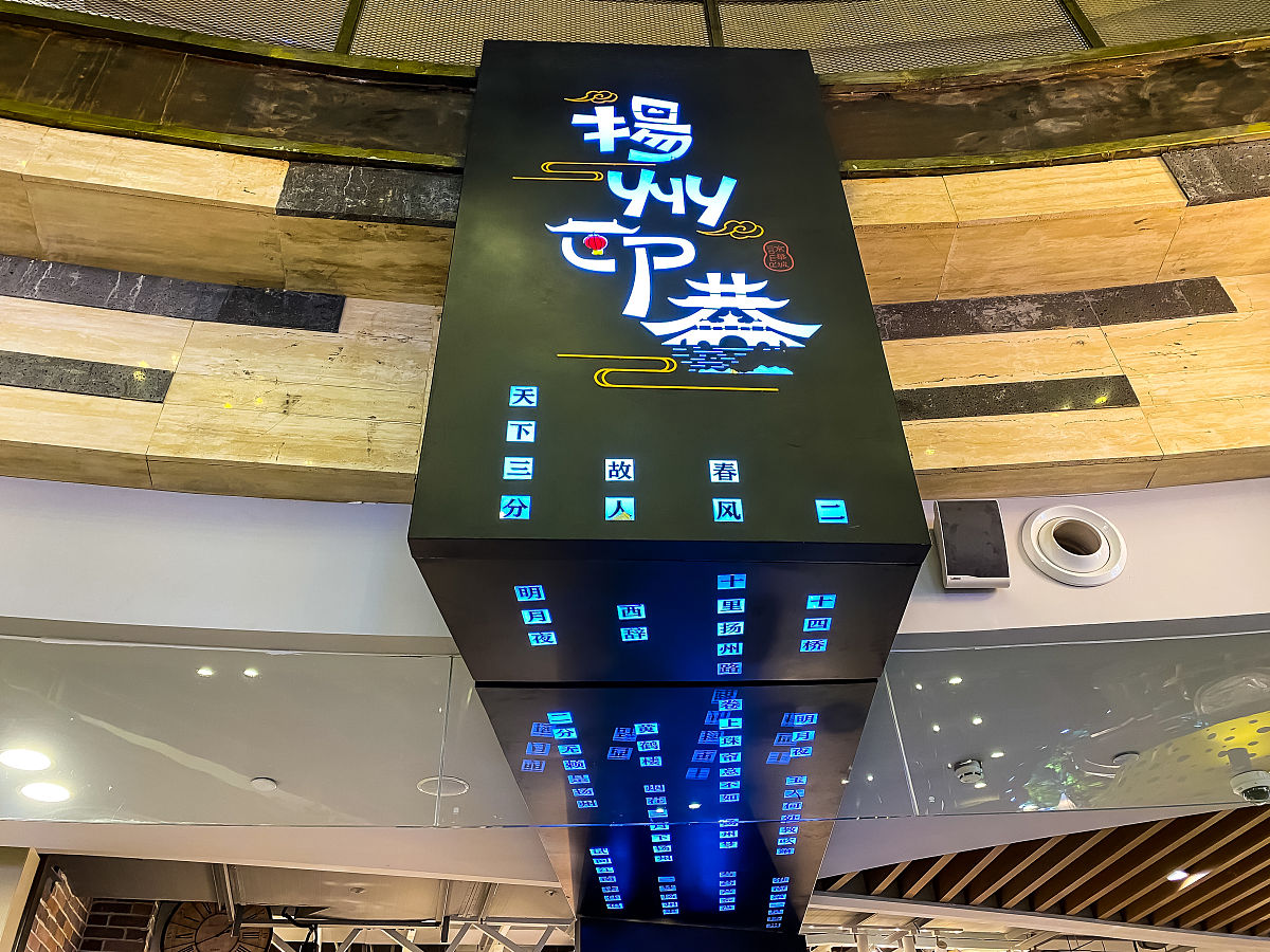 女孩取名中间字水后面为火字取什么名!