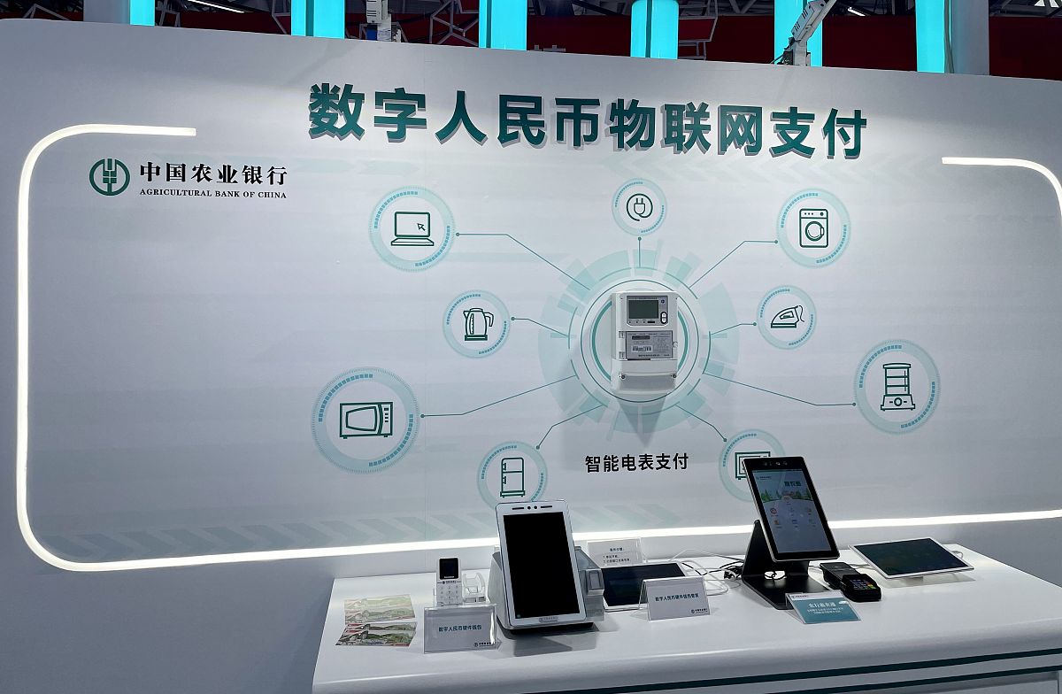 由于其业务并未创新在结算方面的业务办理比较困难同时没有完善的支付系统以及银联系统导致不能办理银行卡业务等这些问题阻碍了村镇银行的进一步发展对村镇银行的自身业务创新造成了阻碍 由于其业务并未创新在结算方面的业务办理比较困难同时没有完善的支付系统以及银联系统导致不能办理银行卡业务等这些问题阻碍了村镇银行的进一步发展对村镇银行的自身业务创新造成了阻碍