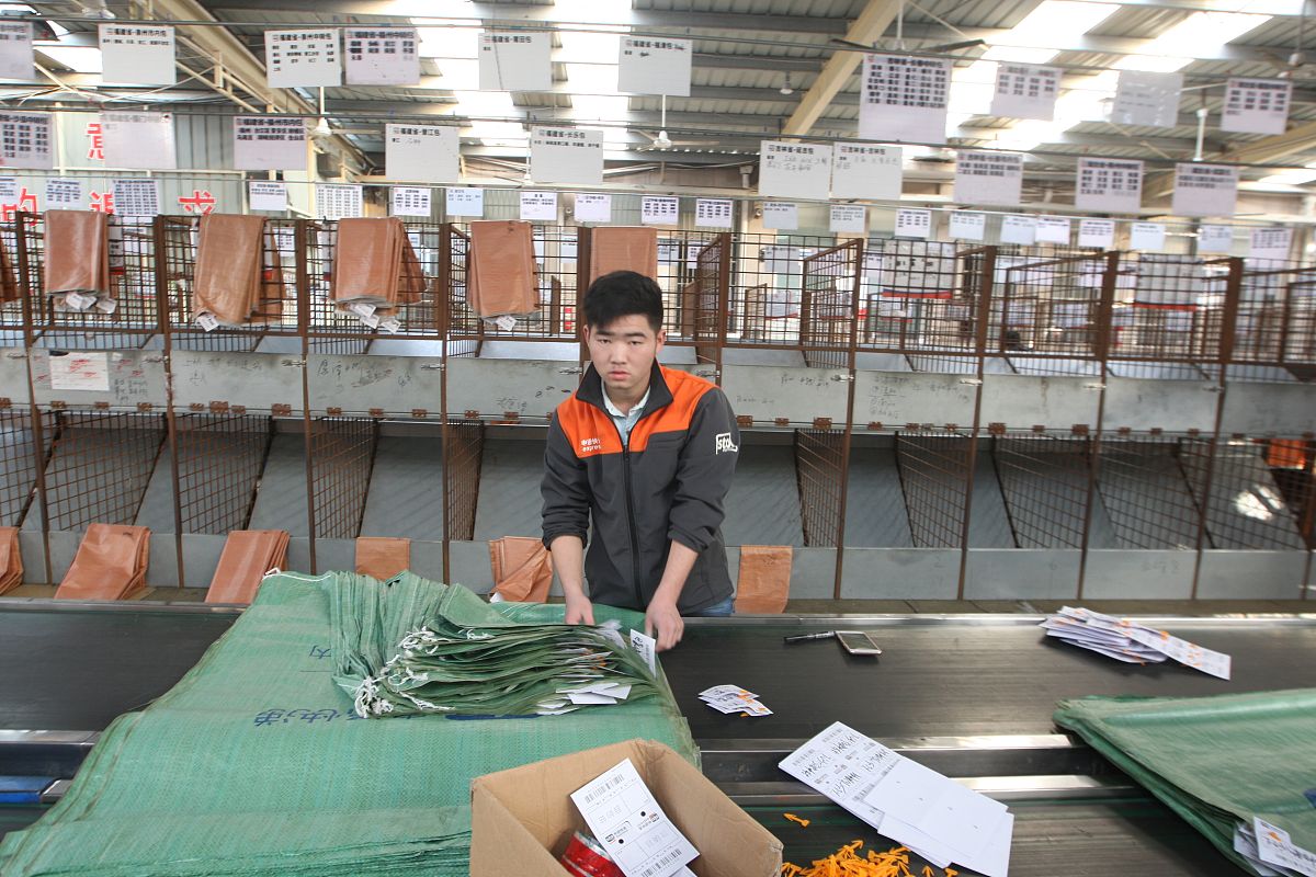 分拣检测后设备有以下几个分支1、维修;2、赔付;3、报废。PPT引用