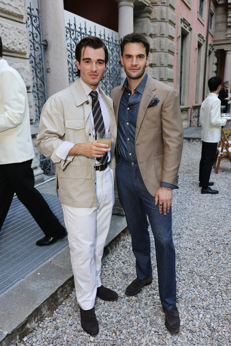 Canali第二代掌门人Eugenio Canali逝世 享年91岁  意大利奢侈男装品牌Canali名誉总裁现任总裁兼首席执行官Stefano Canali的父亲Eugenio Canali于日前去世享年91岁。Eugenio Canali 是Canali的第二代继承人该品牌由其父亲Giovanni Canali和叔叔Giacomo Canali于1934年创立。根据这个编写一篇时尚资讯七百字