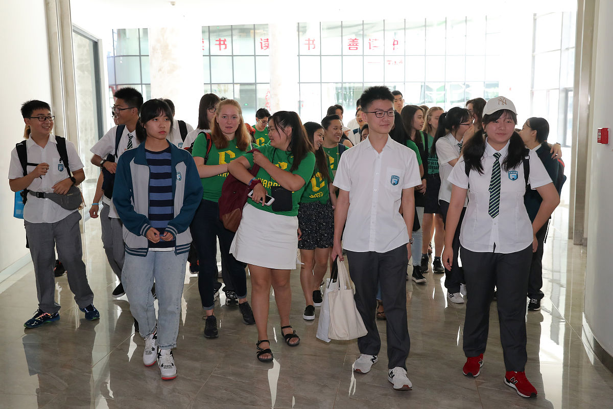 大学生参观目的：了解学校、专业和就业机会