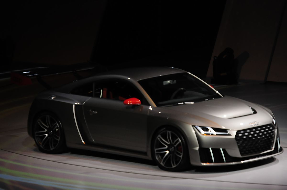 奥迪A4 前挡风玻璃点数不同？五个点一个3的原因